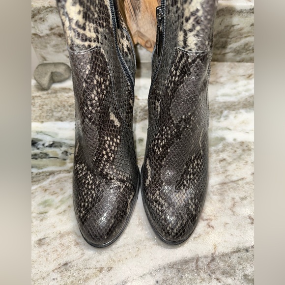 Donald J Pliner Snake Embossed Quin Bootie 7.5 - Picture 4 of 9